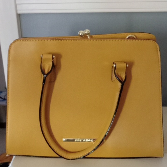 Betsey Johnson Framed Kiss Lock Satchel NWOTS - Picture 4 of 9